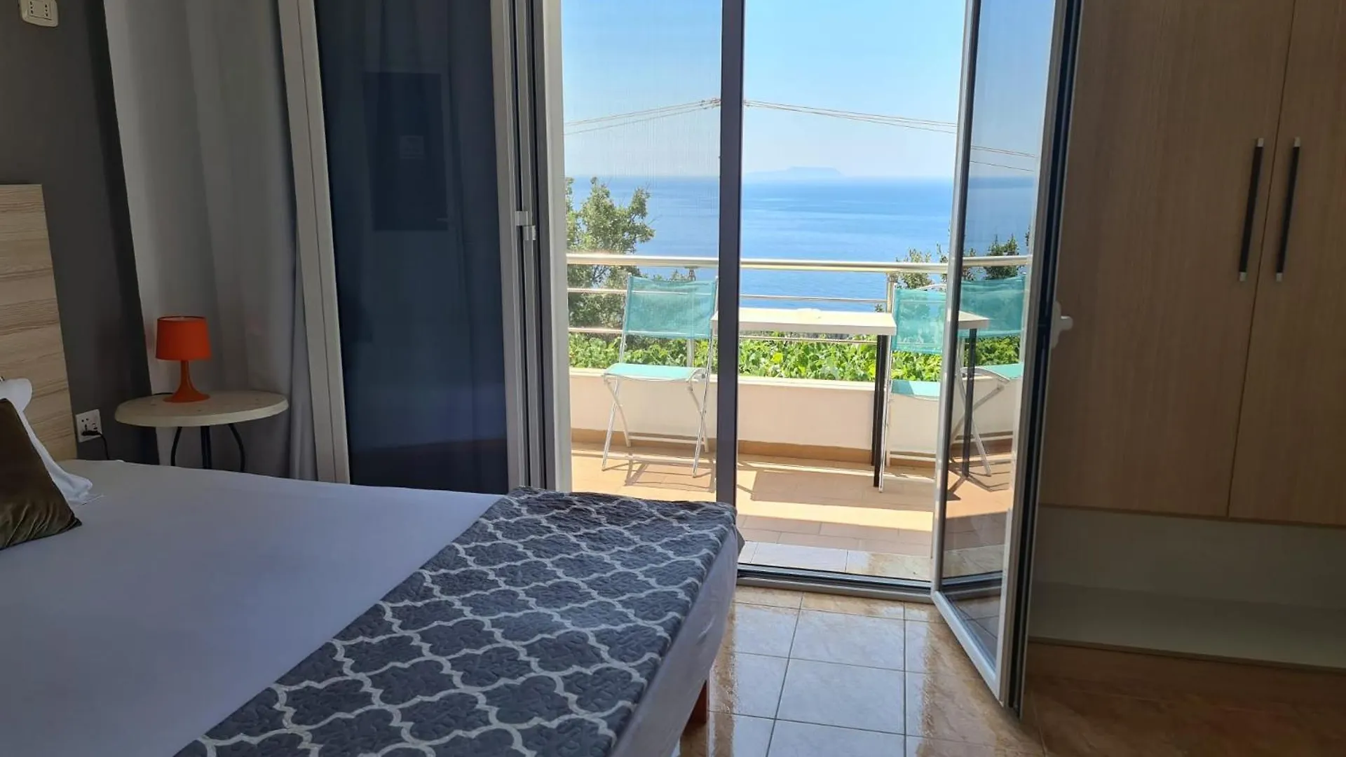 Salt Life Hotel Dhermi Guest house
